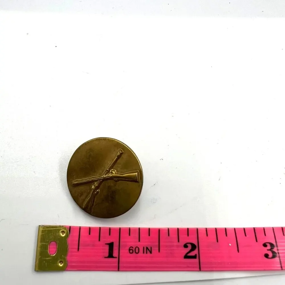 Vintage WWII Button Crossed Rifles‎ Brass Collar Lapel Pin U.S. Military